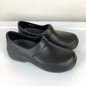 Crocs On The Clock Lite-Ride Slip-On Shoe Size 8